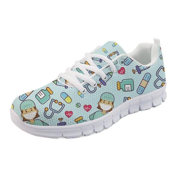 Süßer Schuh im Cartoon-Krankenschwester-Look – Be Dr.Fashion